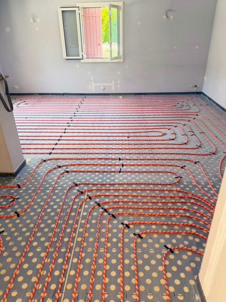 Plancher chauffant rafraîchissant