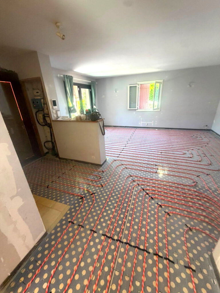 Plancher chauffant rafraîchissant